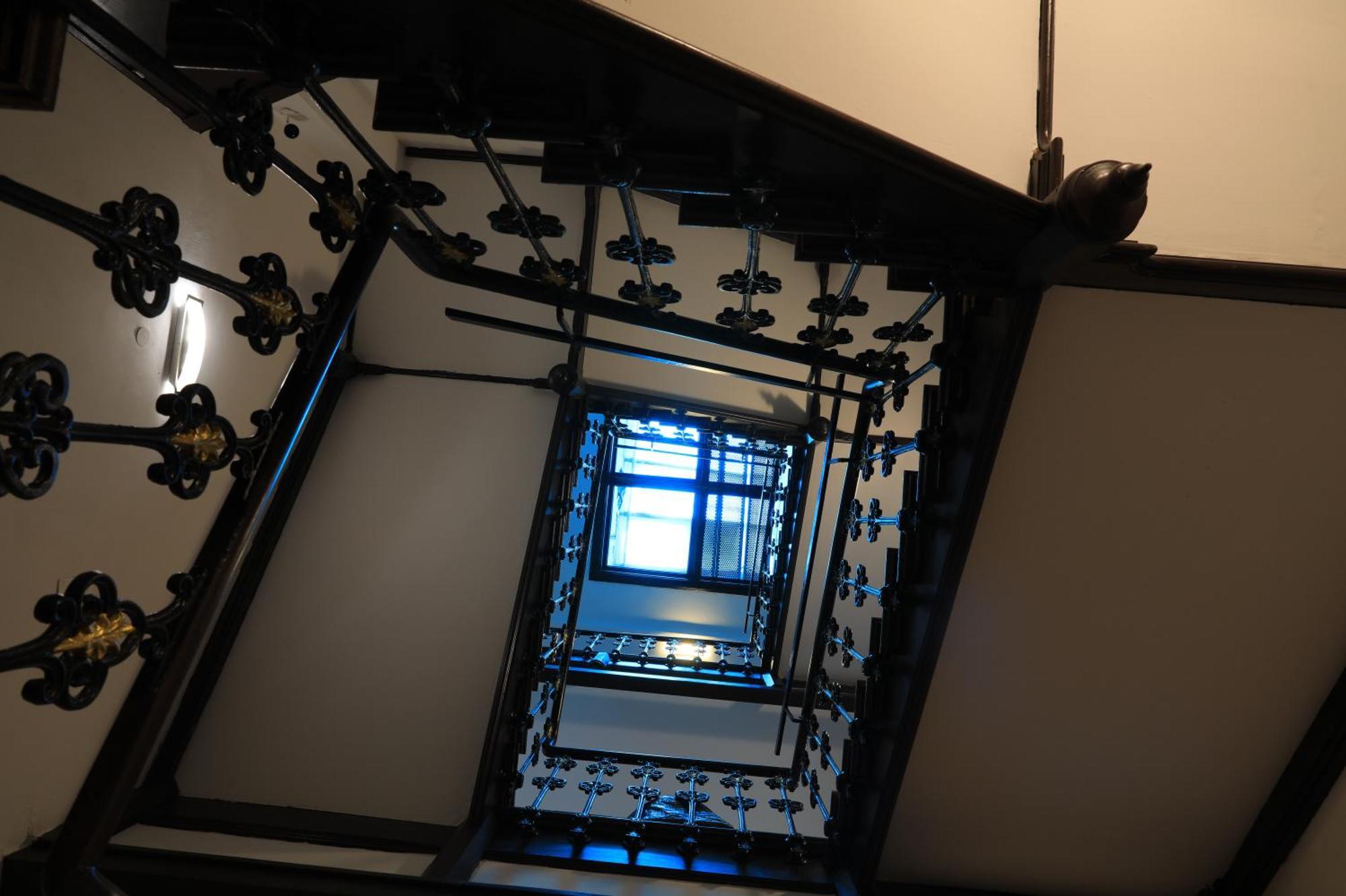 Apartment 08 *